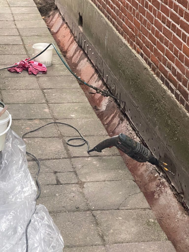 99763802-69a8-4adf-9372-f3186438f87f-768x1024 Vervangen voeg- en spouwlood